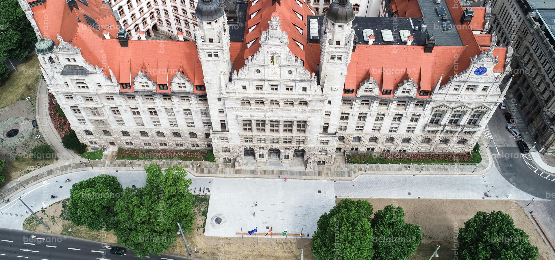 Leipzig-Promenadenring-mit-belgrano®-Naturstein-Pflastersteinen-Bodenplatten-und-Bordsteinen-aus-Granit